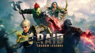 「RAID: Shadow Legends」のタイトルロゴと4体の英雄キャラクター