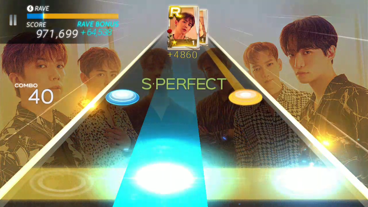 2PMの楽曲をプレイ中のリズムゲーム画面。コンボ40、RAVEボーナス+64,538が表示されている