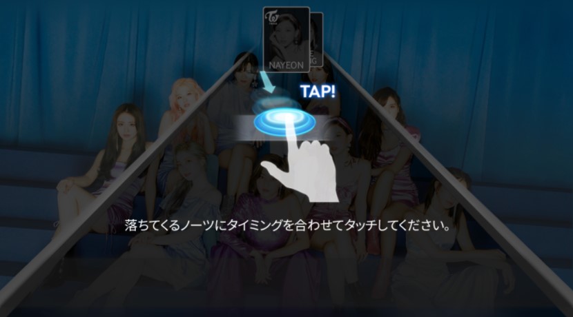 チュートリアル画面。落ちてくるノーツにタイミングを合わせてタップする操作説明とTWICE NAYEONのカード